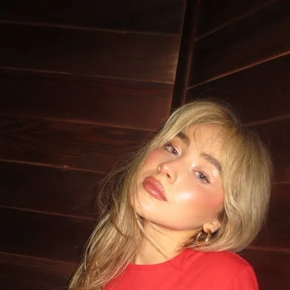 chat with ai character: Sabrina 