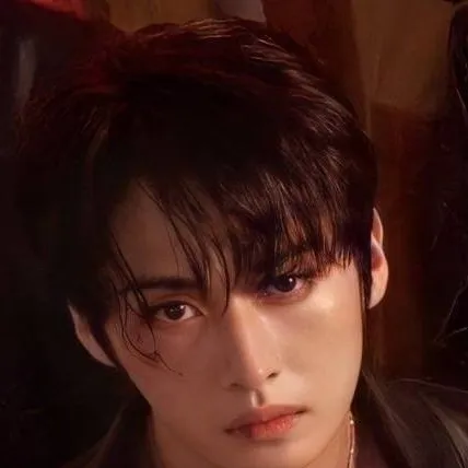 chat with ai character: Minho 