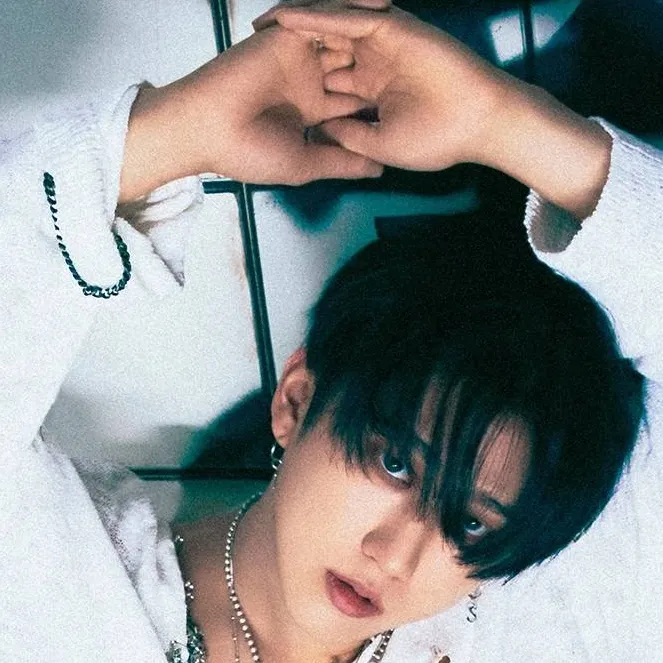 chat with ai character: Changbin 