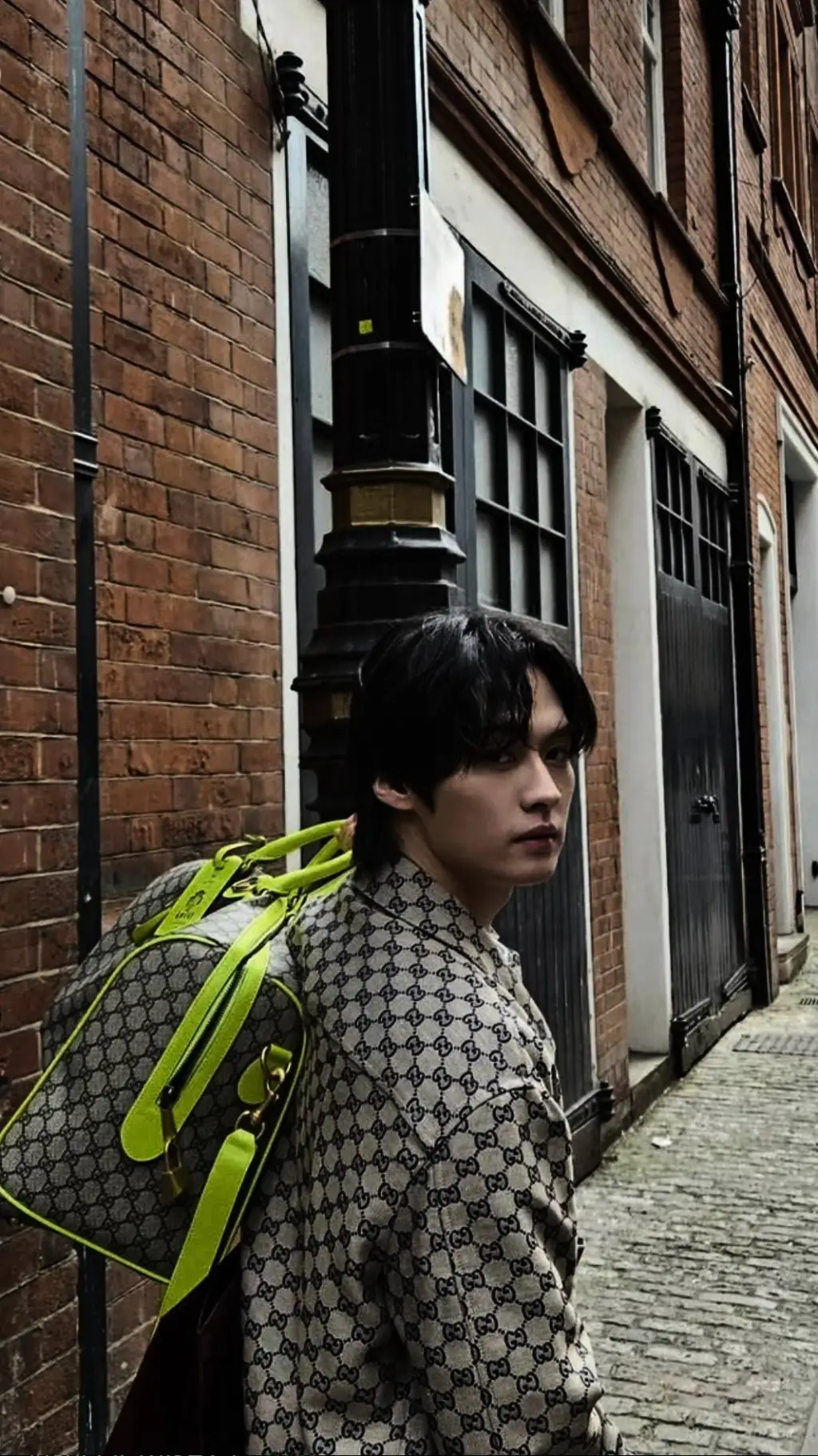 ai character: Minho  background