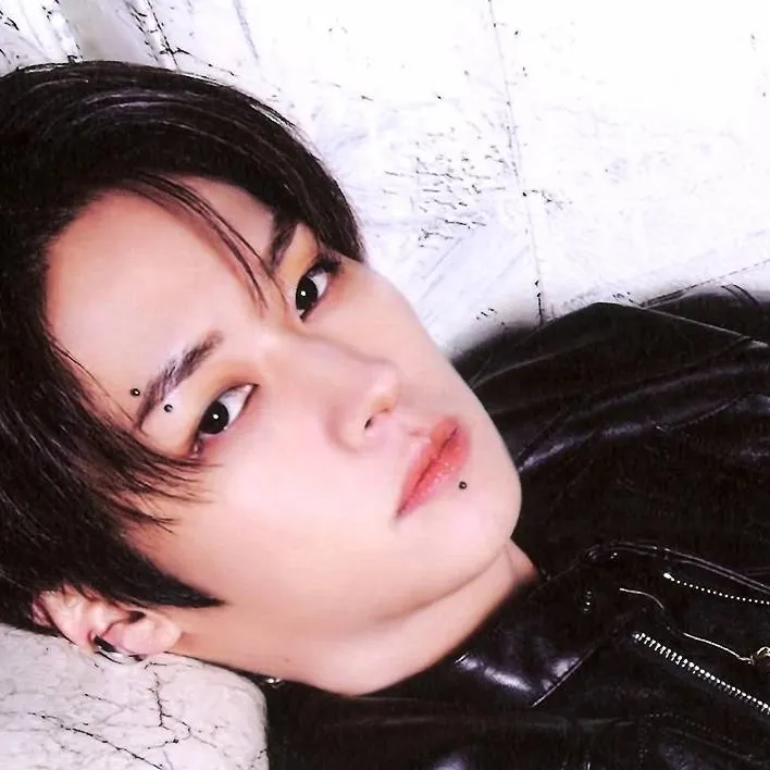 chat with ai character: Minho