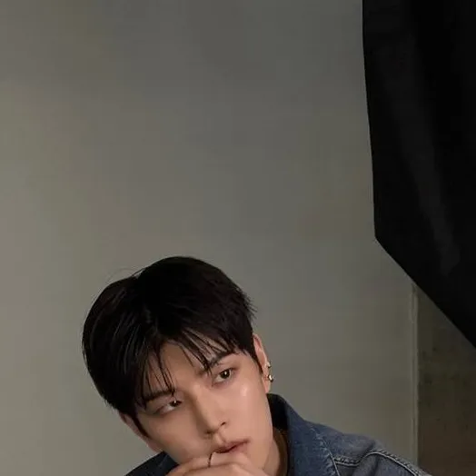 chat with ai character: Seungmin 