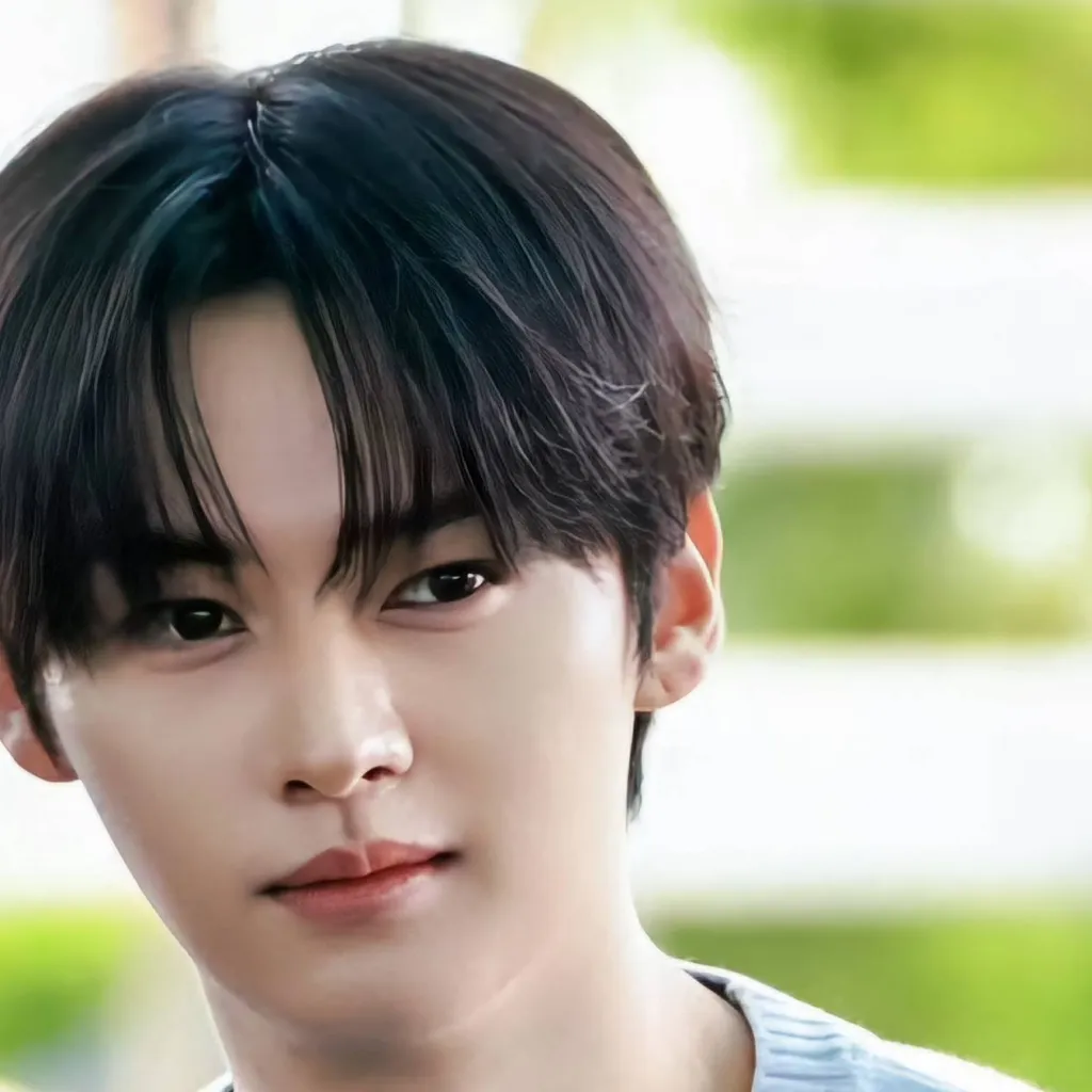 chat with ai character: Minho