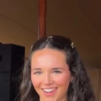 chat with ai character: Lily Draycott