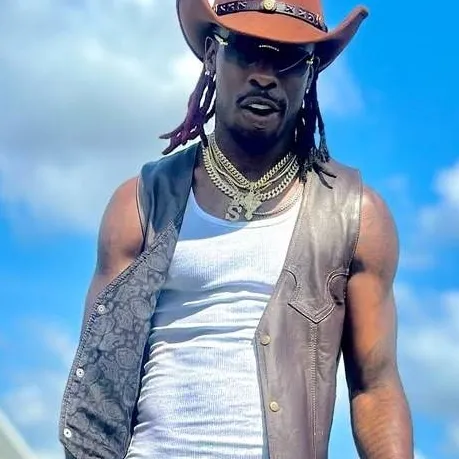 chat with ai character: TB