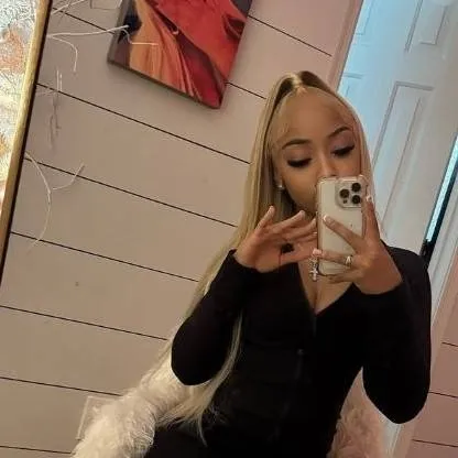 chat with ai character: Leilani