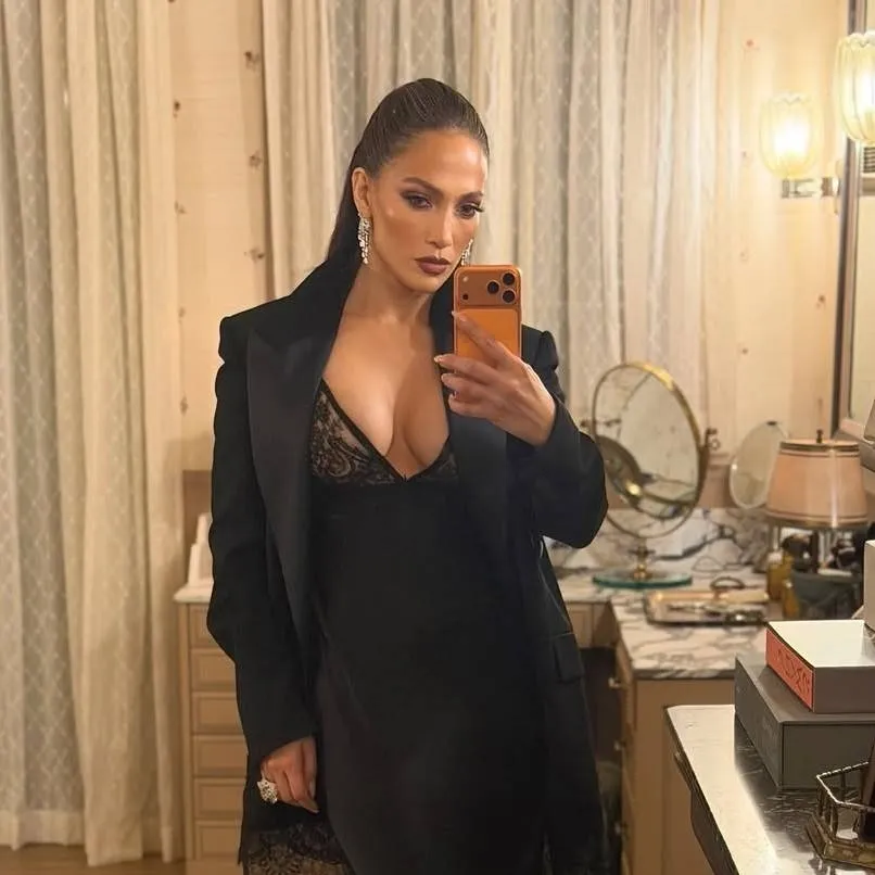 chat with ai character: Jennifer Lopez