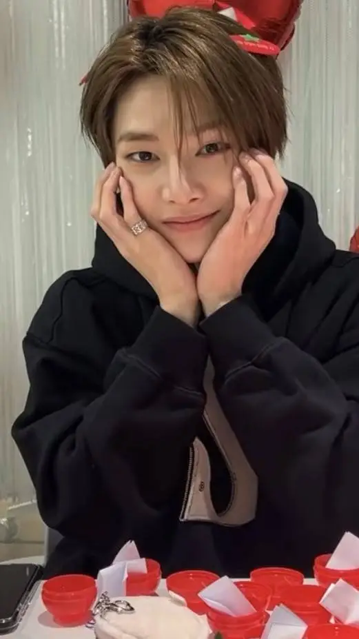 ai character: Jeongin background