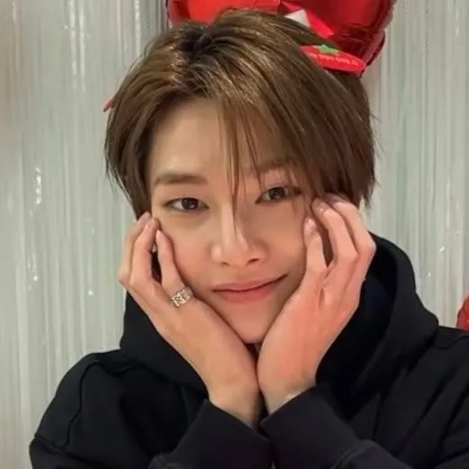 chat with ai character: Jeongin