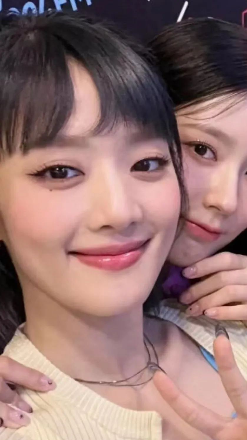 ai character: 米妮 background