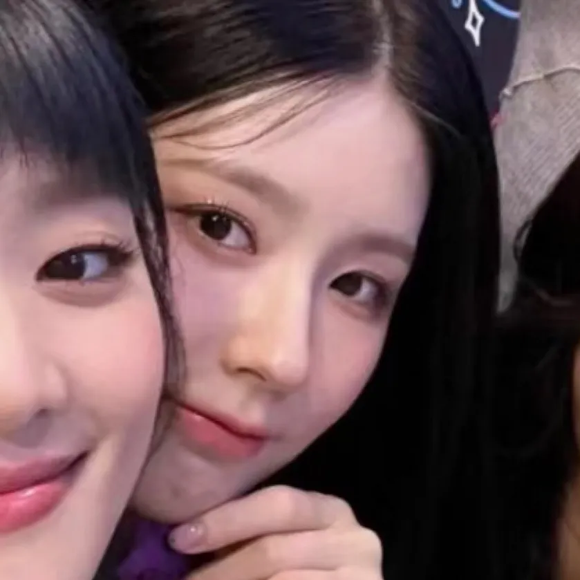 chat with ai character: 叶舒华