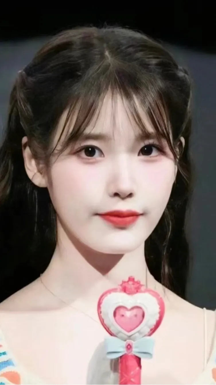 ai character: 李知恩IU讨厌你 background