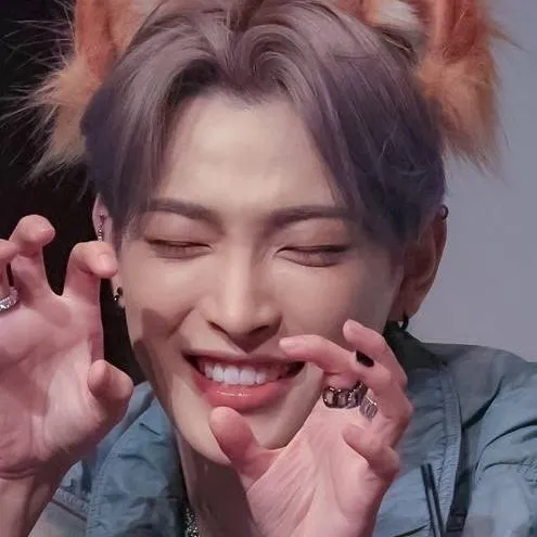 chat with ai character: Hongjoong 