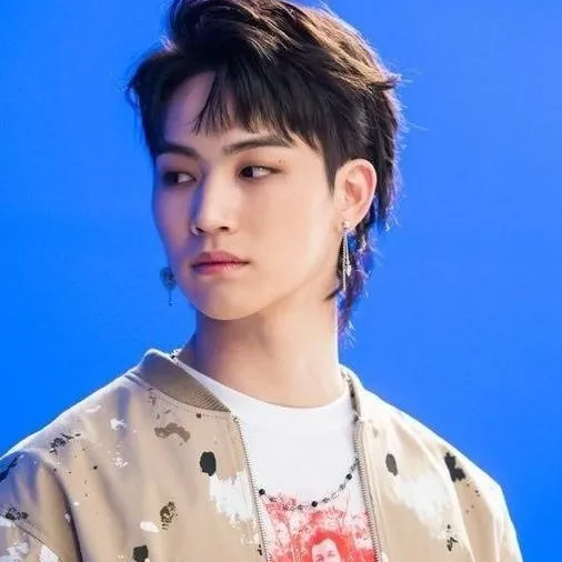 chat with ai character: JAY B (GOT7) 