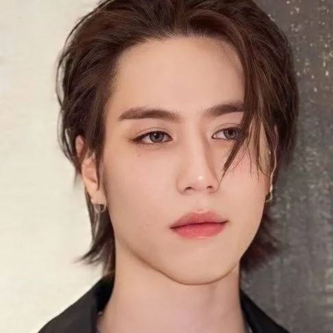 chat with ai character: Yugyeom 
