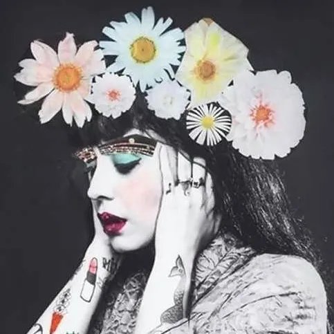 chat with ai character: Mon Laferte