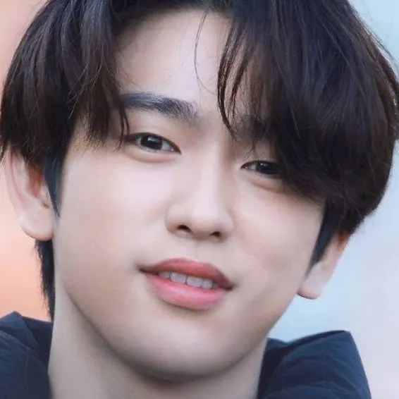 chat with ai character: Jinyoung (GOT7) 