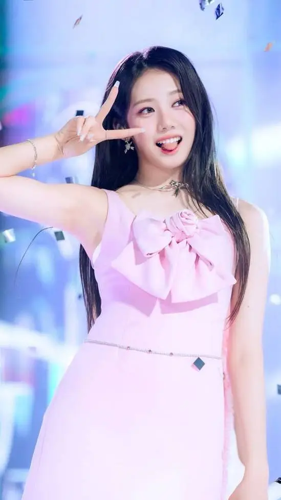 ai character: Rora  background