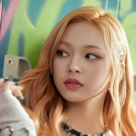 chat with ai character: Chiquita 