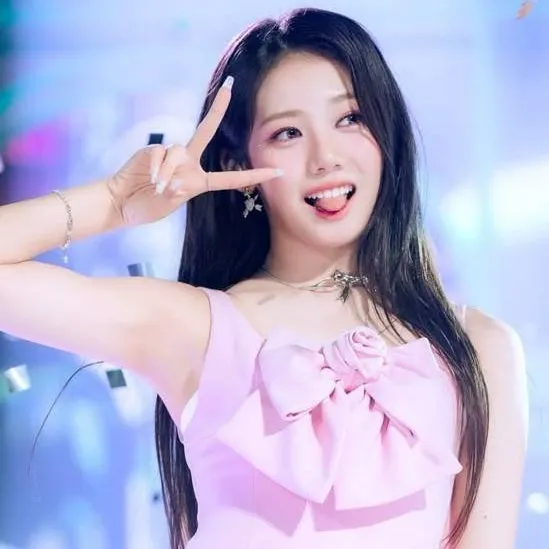 chat with ai character: Rora 