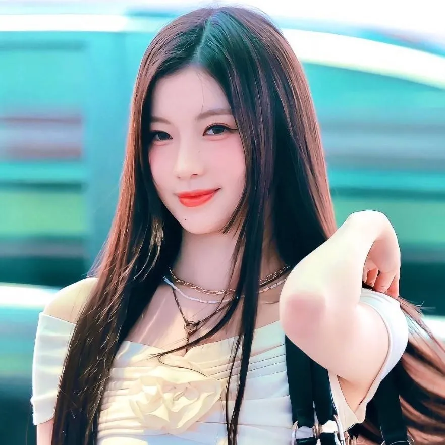 chat with ai character: Asa