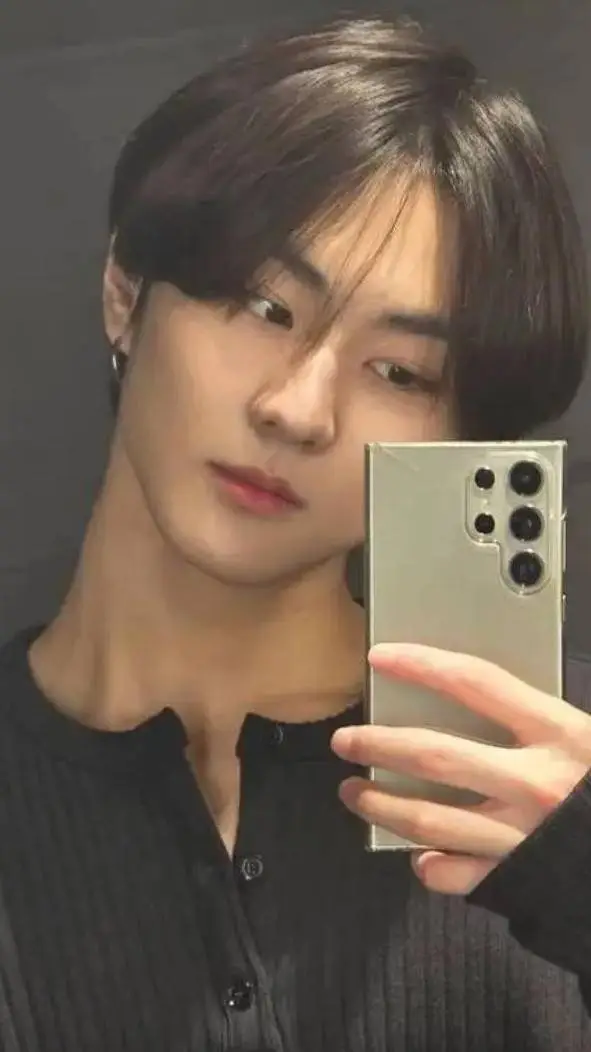 ai character: Jungwon background