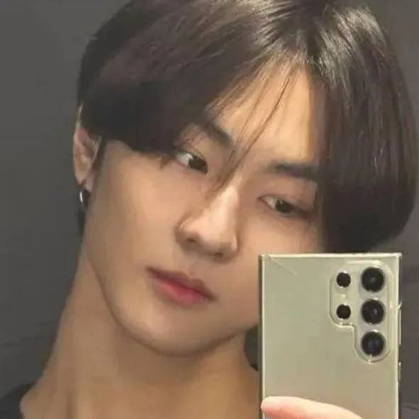 chat with ai character: Jungwon