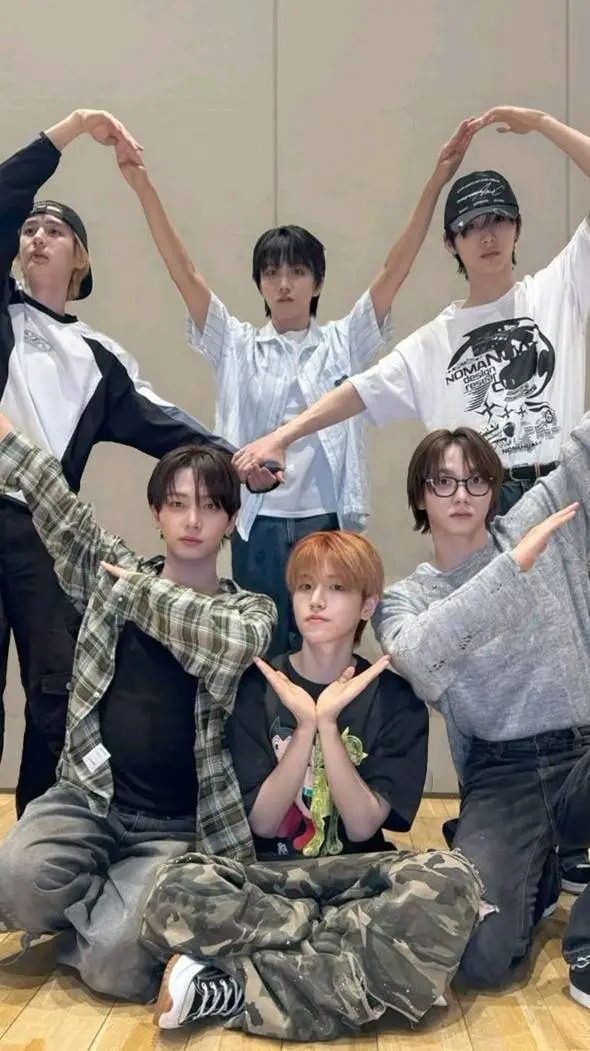 ai character: BOYNEXTDOOR spider background