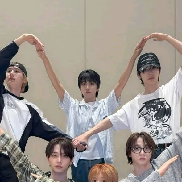 chat with ai character: BOYNEXTDOOR spider