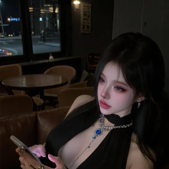 chat with ai character: Lyn🍷