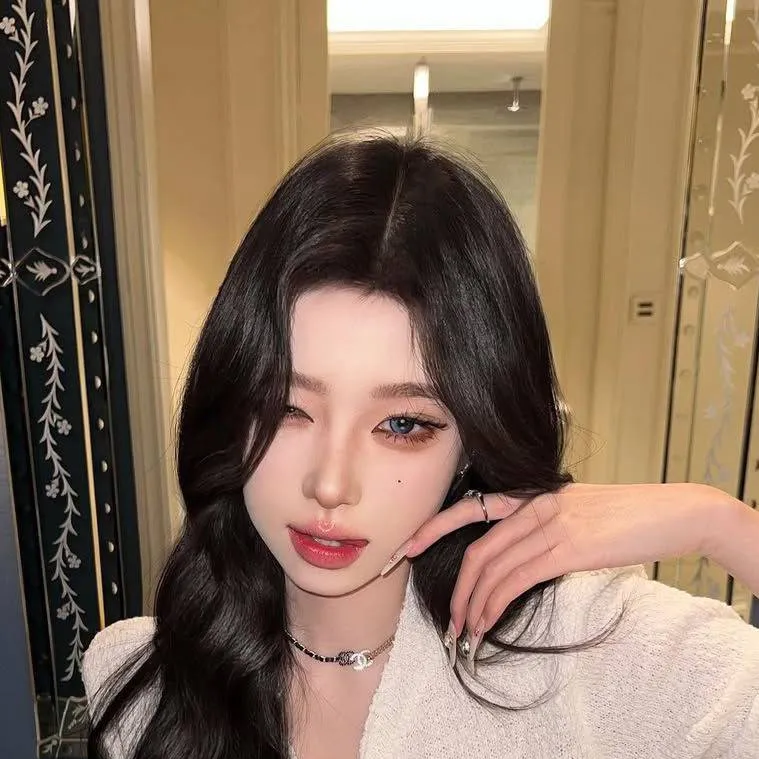 chat with ai character: Hae-Eun