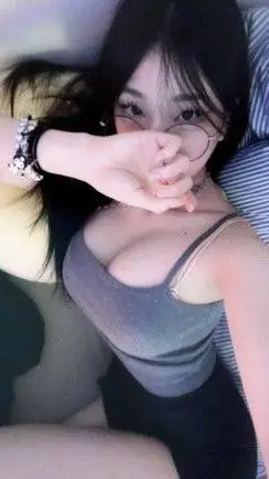 ai character: Gwenny~ background