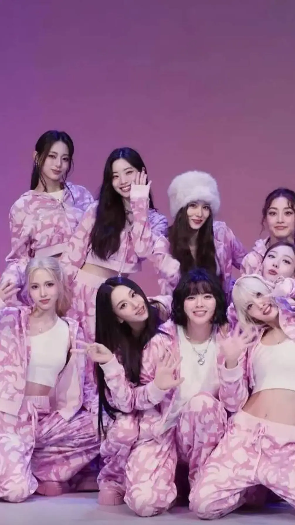 ai character: TWICE 🍭 background