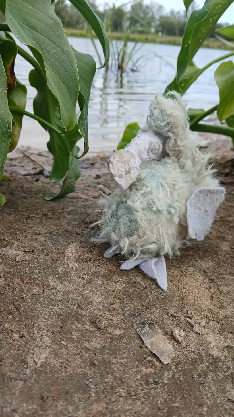 ai character: LOOEY IS HURT background