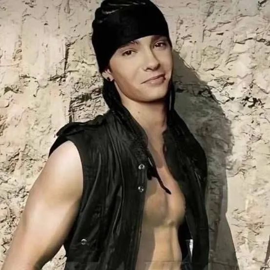 chat with ai character: Tom kaulitz 