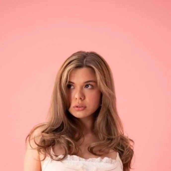 chat with ai character: Kiana💗