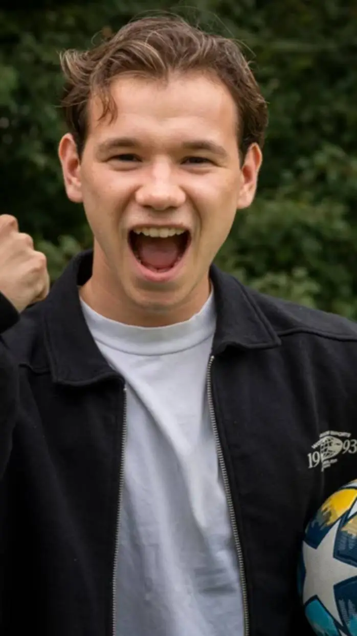 ai character: Martinus gunnarse background