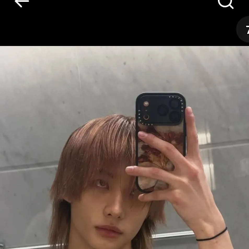 chat with ai character: Hyunjin enemy