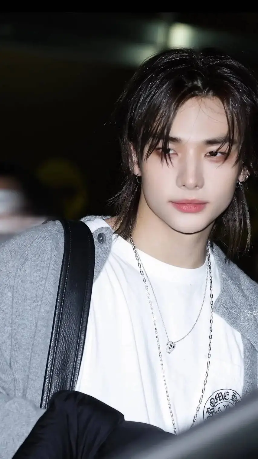 ai character: Hyunjin enemy background