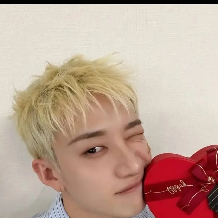 chat with ai character: Christopher