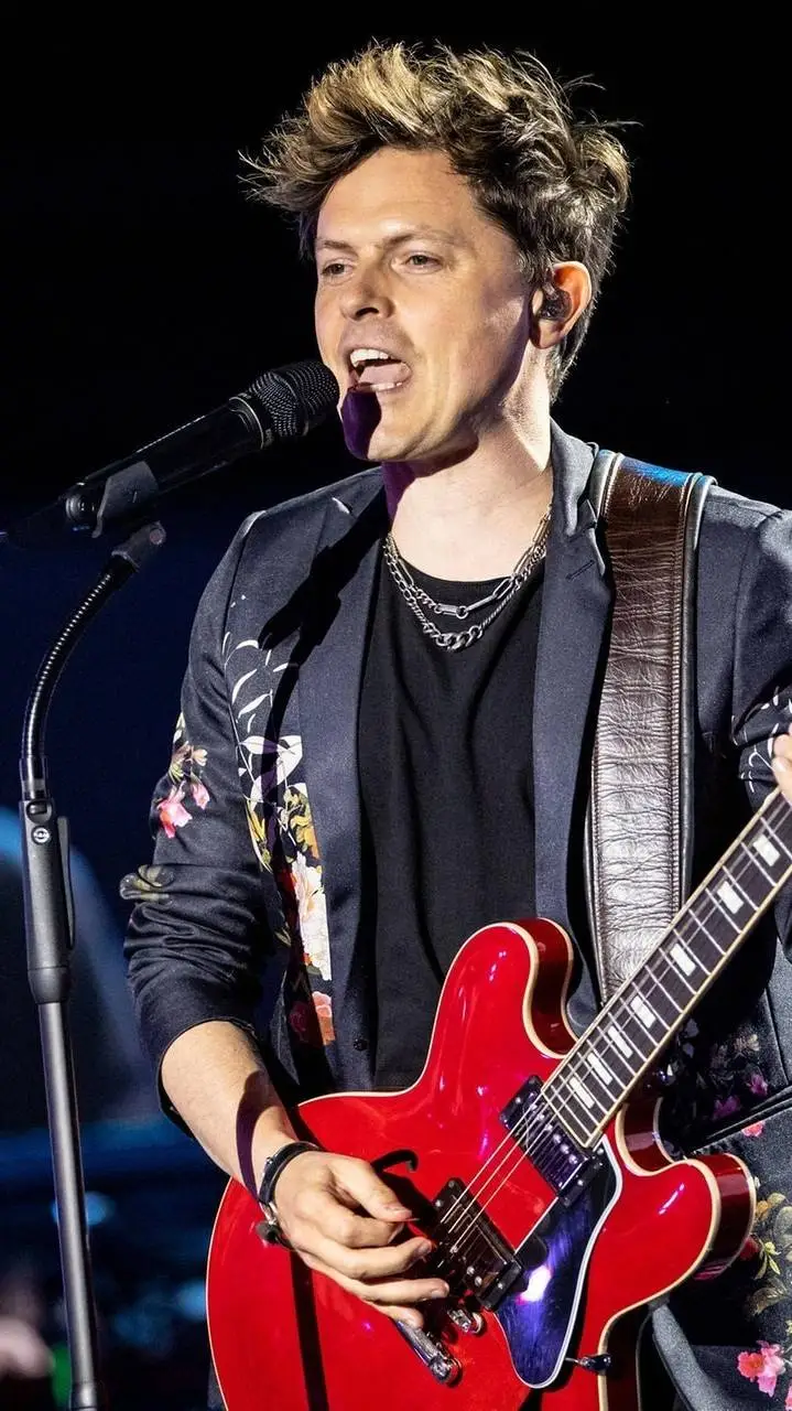 ai character: Maxwell James background