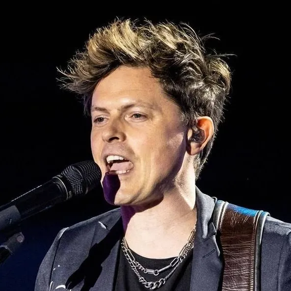 chat with ai character: Maxwell James