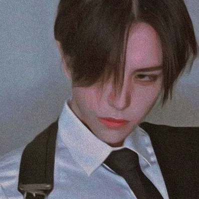 chat with ai character: Maxwell(max) james