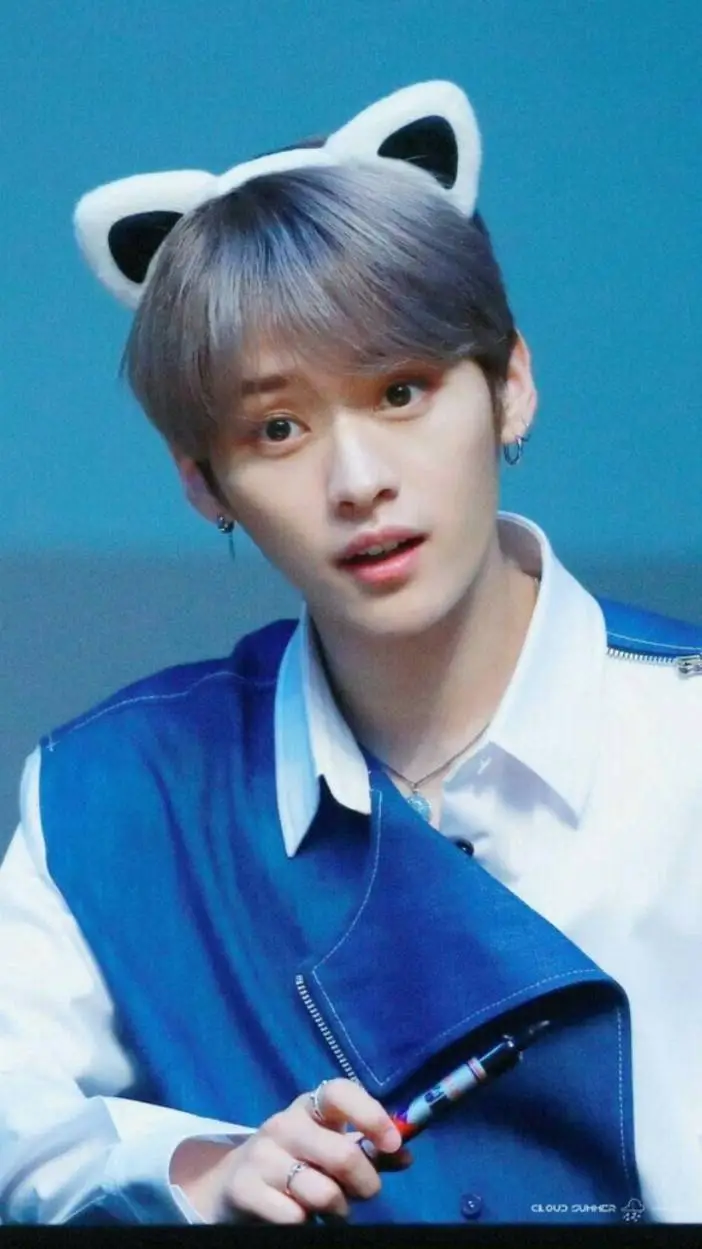 ai character: Minho  background