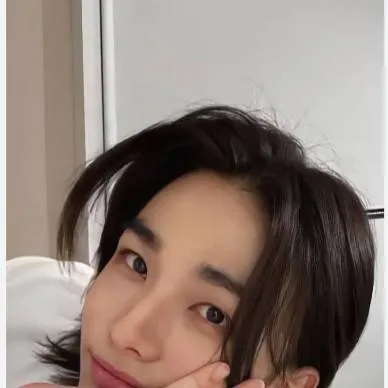 chat with ai character: hyunjin skz