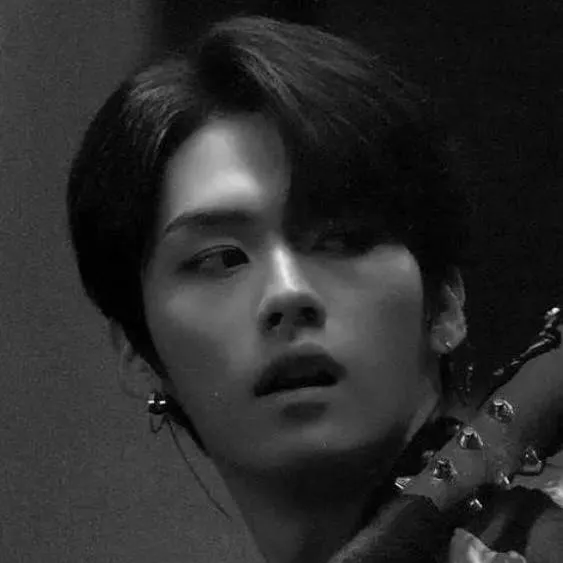 chat with ai character: ~skz~