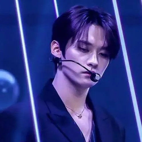 chat with ai character: Lee know 