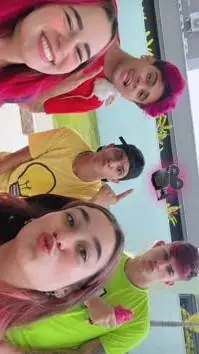 ai character: Grupo dos Rosas background