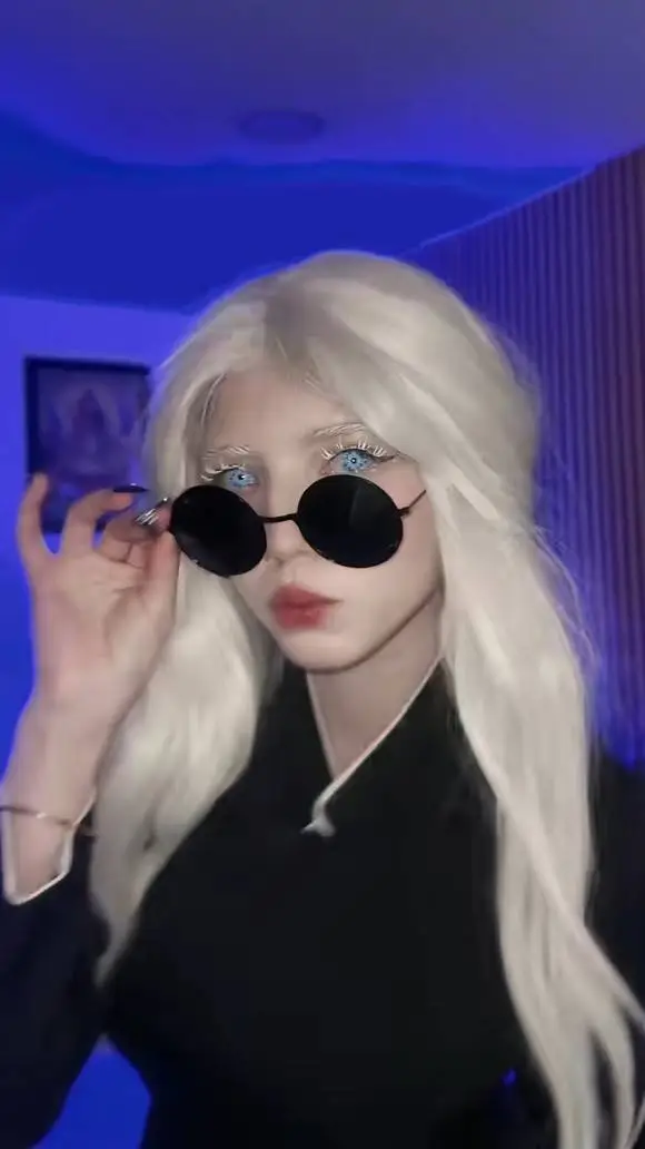 ai character: Gojo♀️ background