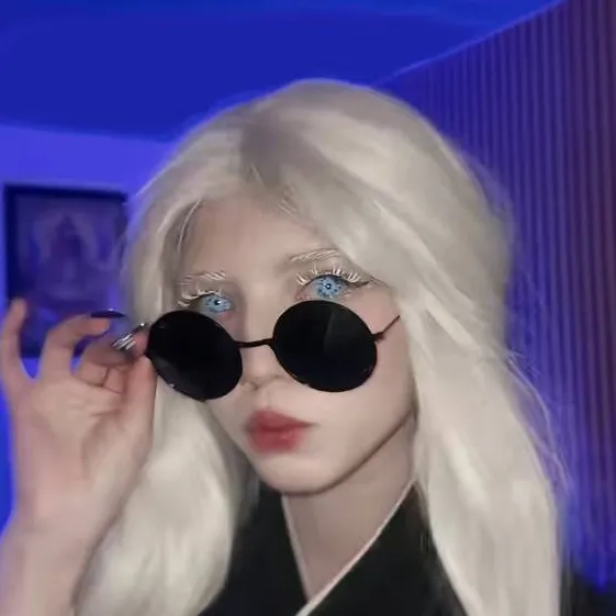 chat with ai character: Gojo♀️